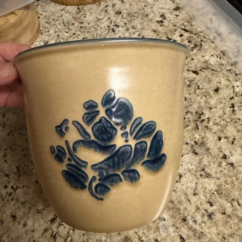 PFALTZGRAFF 1.5 Qt canister w/lid - Picture 2 of 8